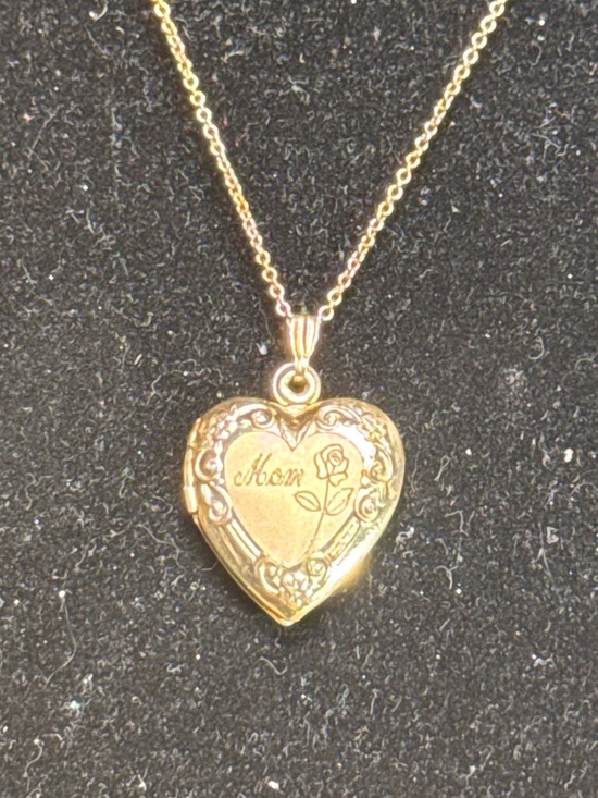 Jewelry - Gold Filled Heart MOM Locket Necklace‎